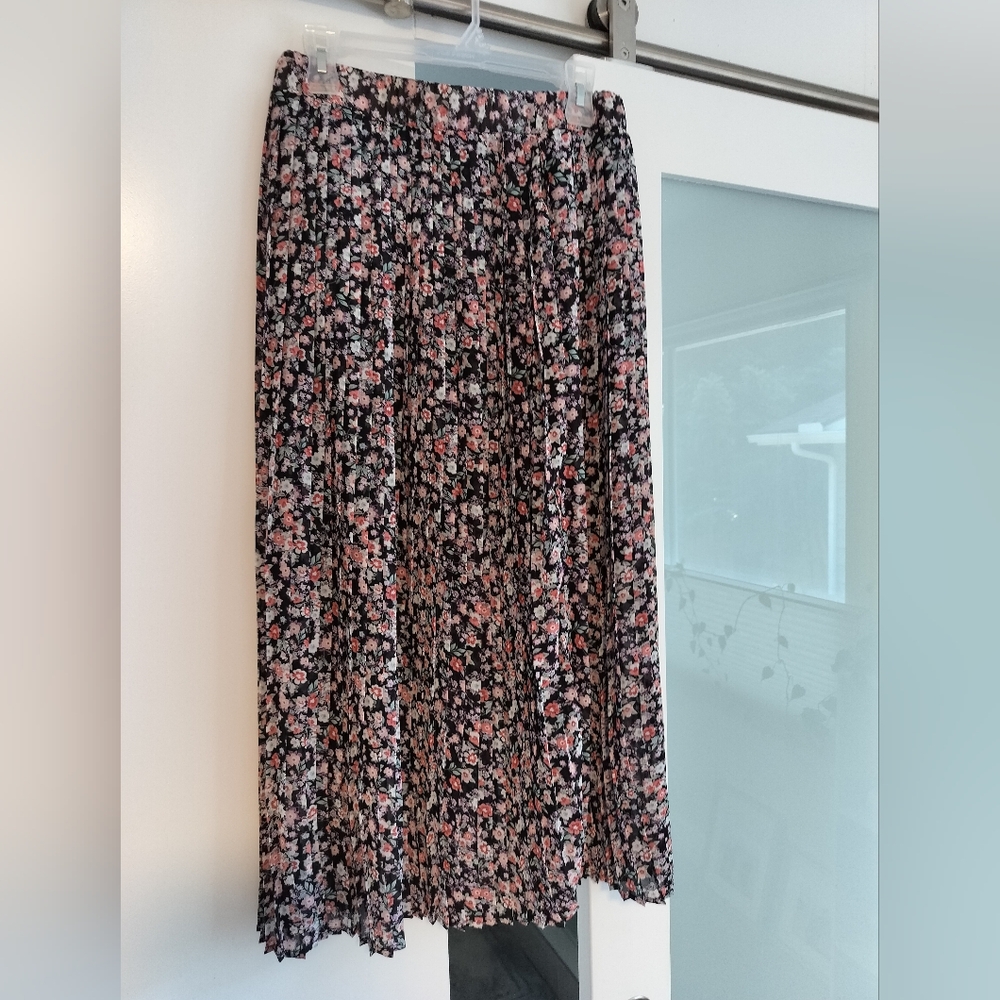 Suzy Shier Black and Pink Maxi A-Line Skirt